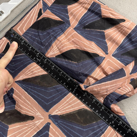 Abstract Patterned Women's Cropped Pants - Picture 4 of 9